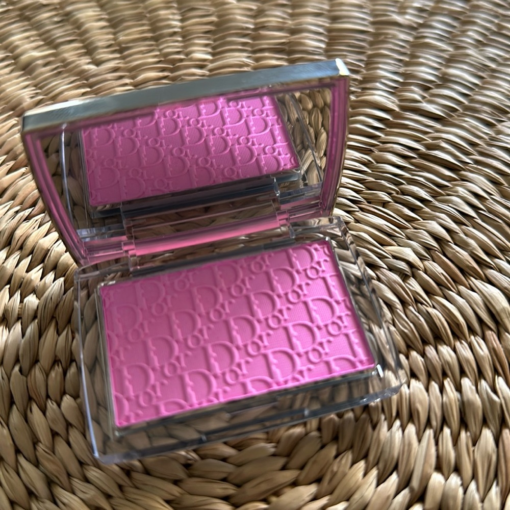 DIOR ROSY GLOW 
Color-Awakening Blush - Instant Natural Healthy Glow+ Free Item